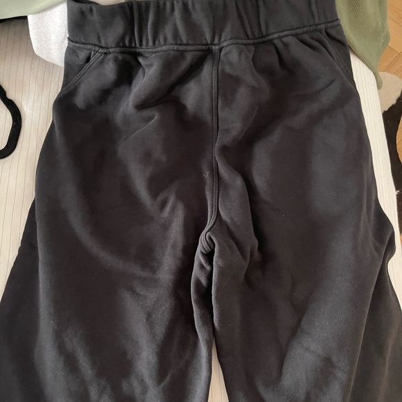 Lululmeon black sweatpants - Picture 2 of 4